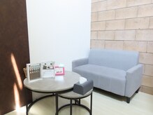 広々とした待合スペース