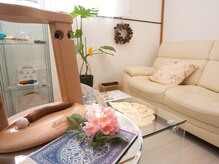 エイトスターリリー(Eight Star Lily)の雰囲気（光が入る明るいカウンセリングスペースになります）