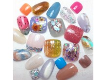 ネイルサロン ヴェニールの雰囲気（秋の入り口は煌めきと透明感で軽やかにラストサマーネイル）