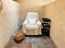 クレセント アイ アンド ネイル 大濠公園店(Crescent)/施術席/個室でゆったりと