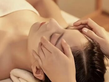 オレンダ 蒲田西口店(Orenda)の写真/【デコルテ首マッサージ付き】超音波で毛穴汚れを優しく除去し美容液導入で潤いを届け潤む肌へアップデート