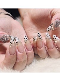 ドットフレンチガーリーネイル