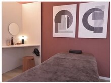 美Plus【肌質改善/ハーブピーリング/毛穴/小顔矯正/フェイシャル/シミ/ニキビ】の雰囲気(リラックスできる空間、パウダールームをご準備しております!)