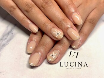 h-10 大人可愛いリボンネイル