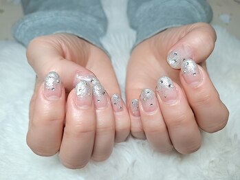 リベルタネイル(Liberta Nail)の写真/シンプルだけど目を引く指先へ*。高技術×丁寧なカウンセリングで理想のデザインが実現できます◎