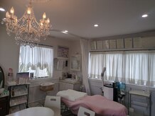 メナードフェイシャルサロン ホワイトフリル