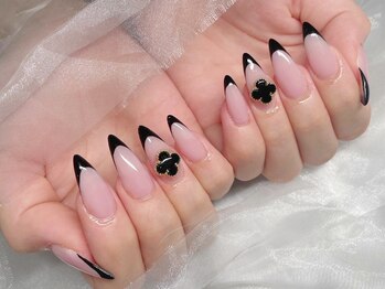 フレンチネイル　シンプル