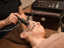 【表情筋UP リンパボーラーコース】表情筋に働きかけます。