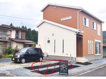 大きなお車もok！広めの駐車場なので運転に自信のない方も◎