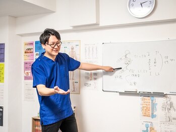 【肩こり・腰痛・睡眠】呼吸×姿勢から根本ケア ささきの整体の写真/＼様々な分野の経験・知識を持つ熟練オーナー／身体の確認・施術・施術後の再確認まで一貫して担当します