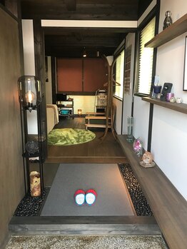 ティアーナ(Tiaana)/玄関から施術ルーム
