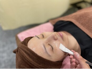 はまの整骨鍼灸院/ピーリング施術風景