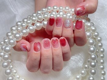 ナナアンドコー(Nana&Co.)の写真/さりげない大人可愛さを散りばめた今っぽいシンプルdesignでこなれ感UP☆オフィスにもOKの上品ネイル♪
