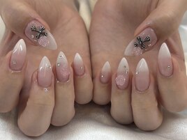 ホワイトグラデーションネイル