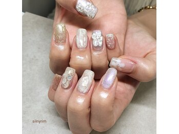 シルニー リム(Silny rim)/アシンメトリーニュアンスネイル