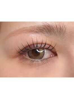 ナチュラル上品な目元にしたい