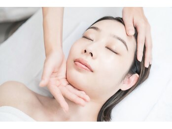 ラボ エステティック アンド ドライヘッドスパ(Lavo)の写真/顔をほぐす新習慣◎お身体同様、顔の筋肉のコリをほぐしてひと回り小顔へ