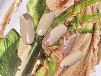 オズ ネイルアンドアイ(OZ NAIL&EYE)/ベージュ×ピンク