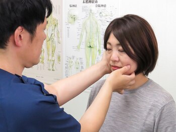 さとう整体オフィス/お顔の歪みをなおします！