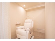 PinkLagoon横浜2号店/半個室で広々の施術室