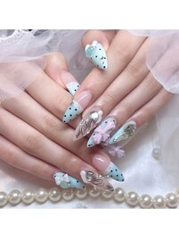 ドットハーフフレンチネイル