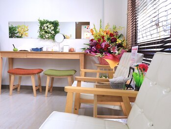 エレナラッシュ 熊谷店/<待ち合いスペース>