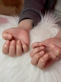 ワンカラーのナチュラルネイル