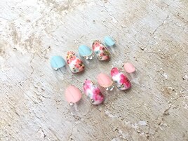 ペイントタッチフラワーネイル