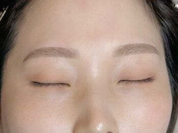 ユノ(Juno)/黄金比で整う美眉