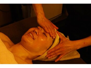 リラクゼーションカイロ ふくろう/フェイシャルトリートメント