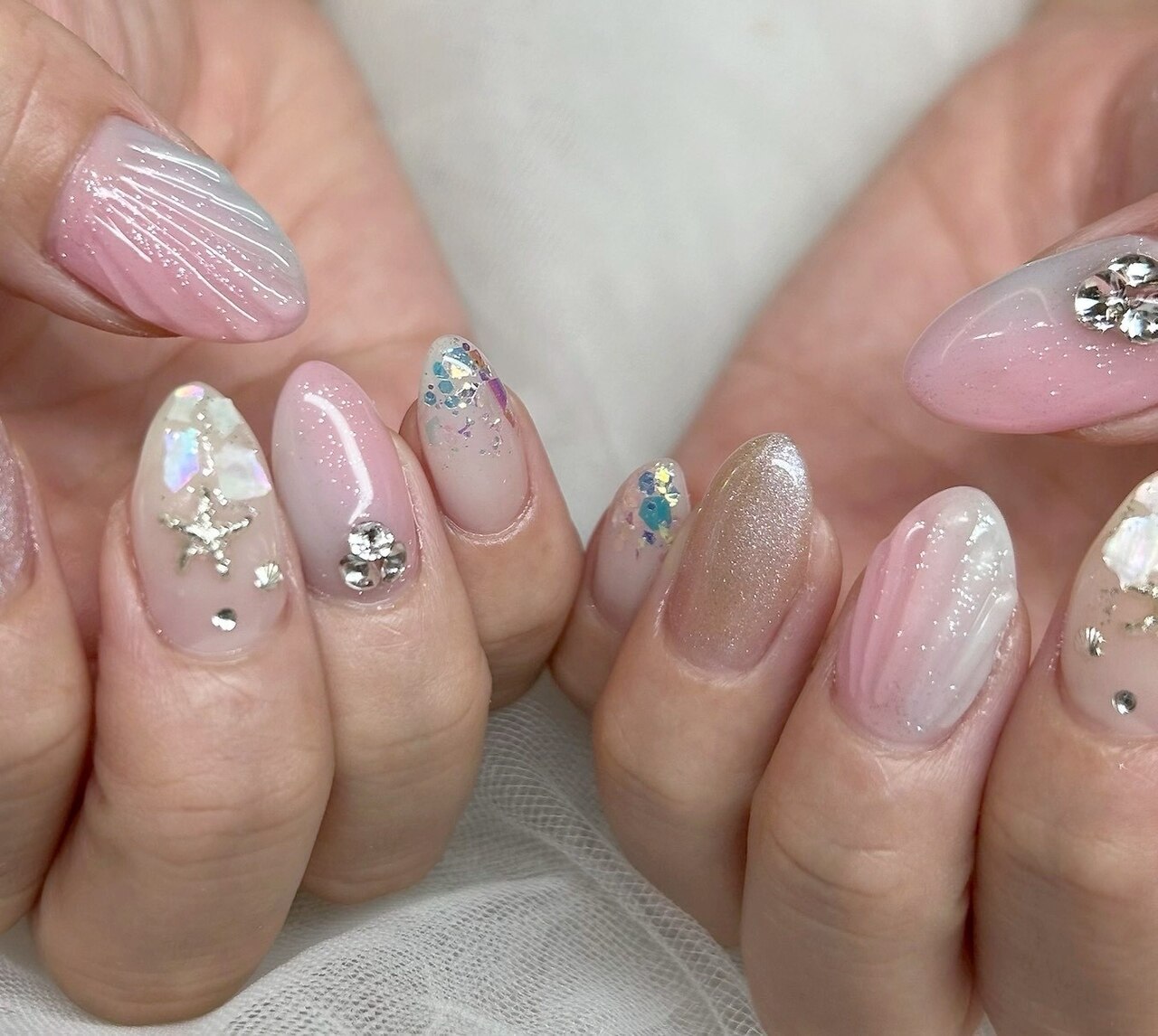 2025年-2026年冬トレンド】マーメイド ハンドのネイルデザイン集｜人気