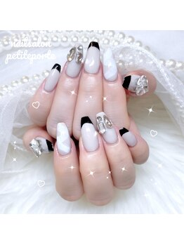 黒フレンチ×ビジューネイル