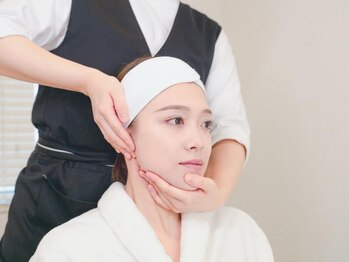 アニムスアラモード(animus a la mode)の写真/リピーター続出！《当店大人気の小顔矯正マッサージで横顔・輪郭を美しく♪》結果重視で満足度も◎