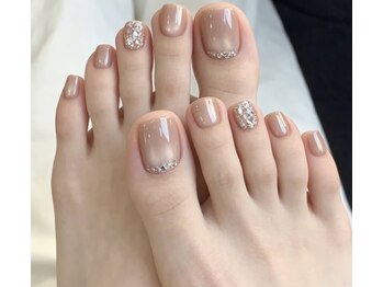 JMネイルスタジオ 千葉中央店(JM Nail studio)の写真/足元から視線を集める輝きを★ハンドができない方もフットネイルでトレンドのマグネットや輝くパーツを♪