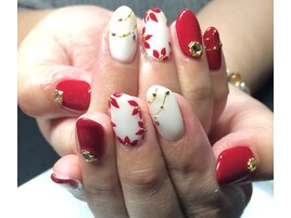 お花囲い＆アクセ風ネイル☆9280