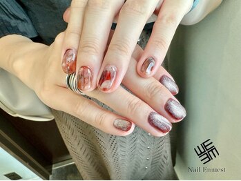 ネイル エミュスト(Nail Emuest)/マグネット×秋ネイル