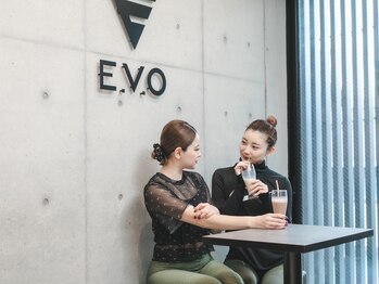 エボ パーソナルトレーニングジム 吹上店(E.V.O)/【プロテインラウンジ完備】