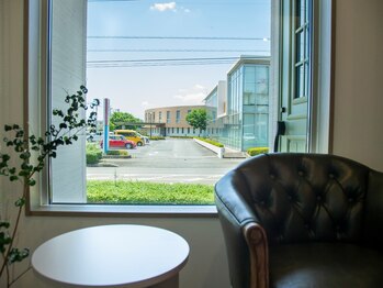 ファインベース(FINE base)/道路の目の前には...