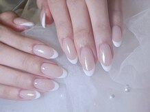 白フレンチネイルで上品なお手元に