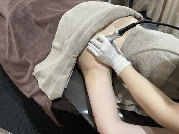 パーフェクトフェイスビューティー 梅田店(PERFECT FACE BEAUTY)の写真/結果重視の形状記憶バストケアで自信の持てる胸元へ！理想のシルエット作りを叶える本格バストアップ専門店