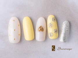 イエロー×スタッズネイル