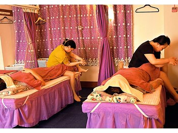 気楽 アロマリンパオイル もみほぐし 栄店/タイ古式マッサージペア同時施術