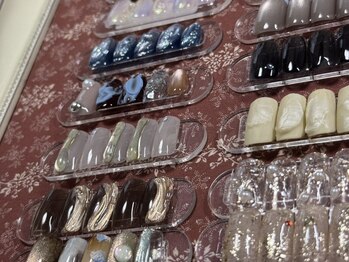 アウラ(A’ura)の写真/【ご新規様オフ無料】トレンドデザインから選ぶ、大人女性のための定額コース。