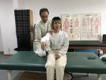 カイロイズム 腰痛バスター 安城/肩関節の矯正