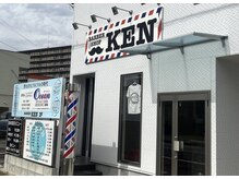 当店の外観です♪BARBER KENの2階へご案内します♪