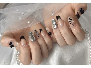 月&フレンチネイル