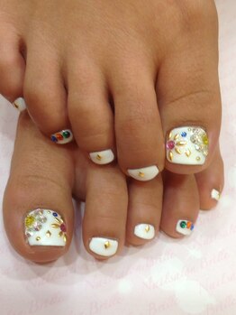 エスフィーネイルサロン ブリーユ(Esfy nailsalon Brille)/キラキラお花のフットネイル