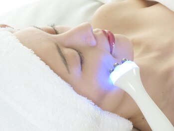 アイリープ(eyeleap)の写真/【内側から光りをまとう透明肌へ】水光白玉肌【ララピール】やW美白革命ケアで輝く透き通る最強美白へ☆