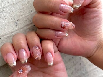 トゥ(to.)の写真/カジュアル~キレイめまで美フォルムで魅せる指先に＊大人っぽいフレンチネイルも得意♪持ち込み/色混ぜOK◎