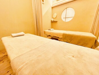 しもざと鍼灸院/院内風景「ベッド」